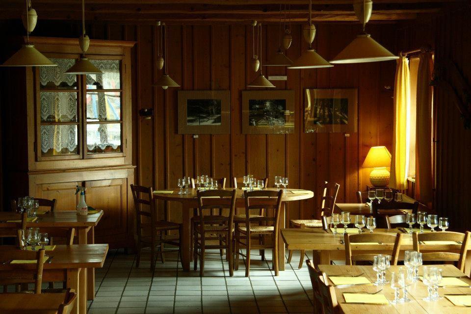 Auberge De La Perdrix Hauterive-la-Fresse Exterior foto