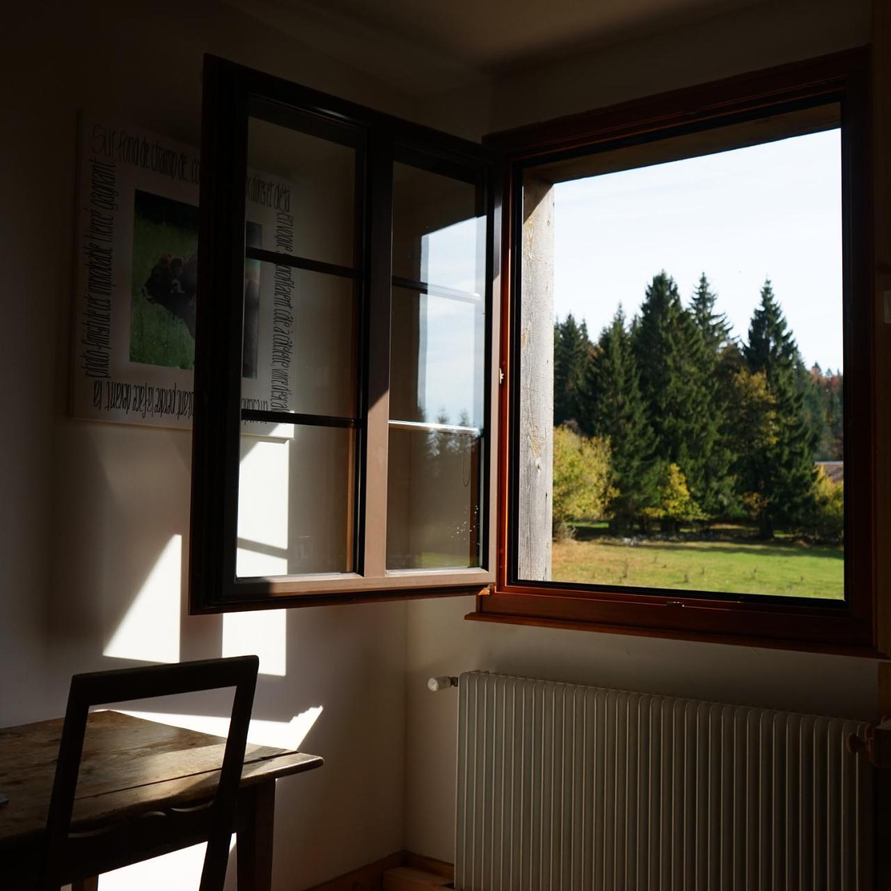 Auberge De La Perdrix Hauterive-la-Fresse Exterior foto